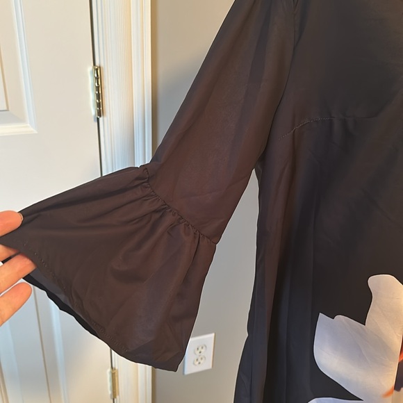 ð€ðŒUNIQUE FLOWER PLUS SIZE DRESS! SWEET BELL SLEEVES! ROOMY!size 1XL NWOT - Picture 2 of 11